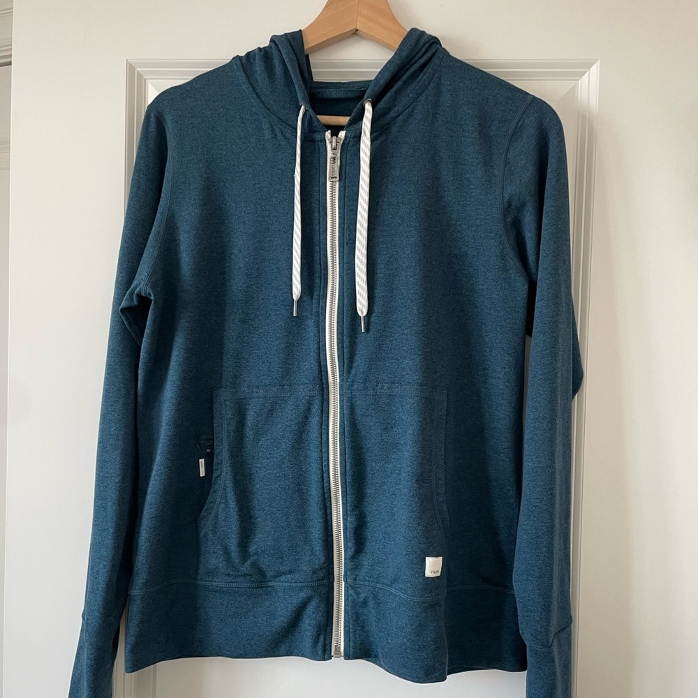 Vuori halo performance hoodie- medium.